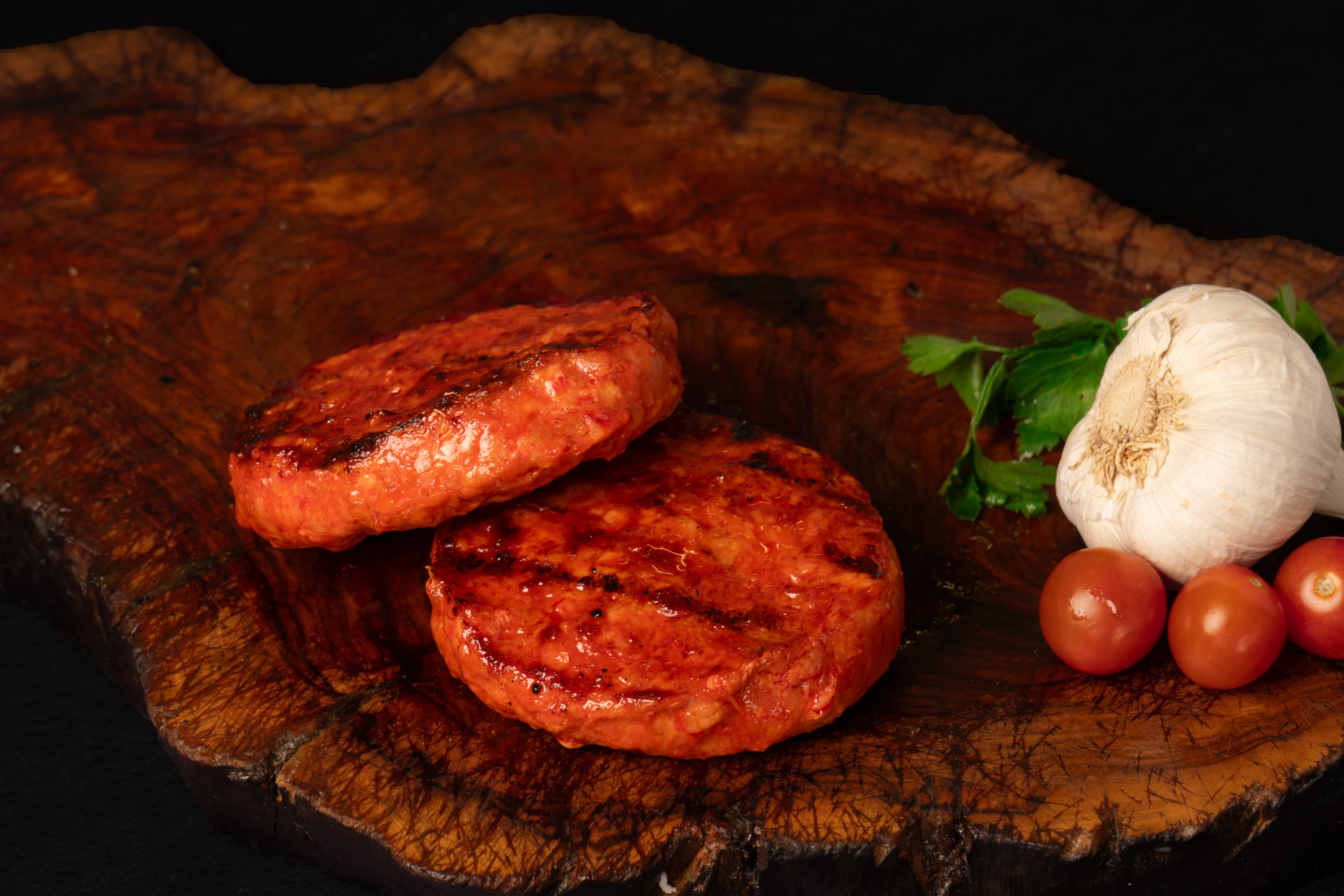 2 Hamburguesas de chorizo cocinadas a la brasa.